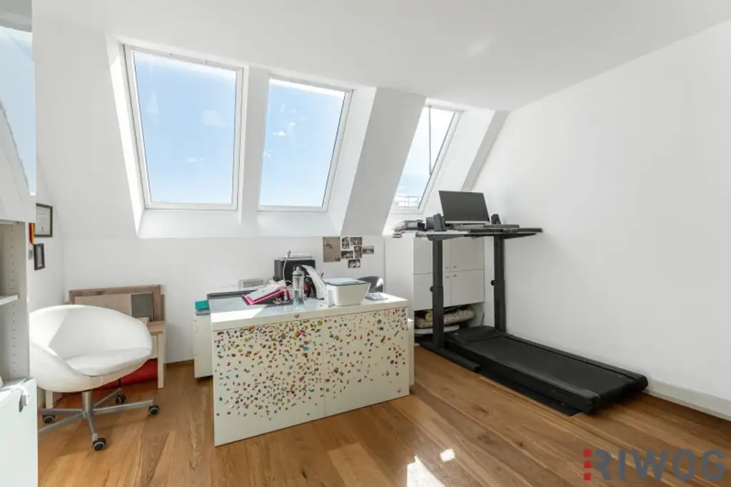 Ein unvergleichbarer Ausblick | 4-Zimmer Dachgeschoßwohnung mit hochwertiger Einbauküche | Parkplatz optional