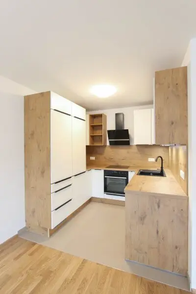 Hell und modern mit Balkon in ruhiger, zentraler Lage!