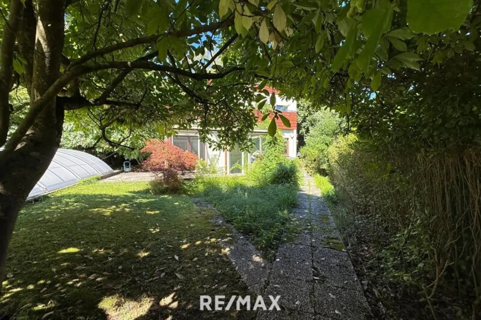 In MAUER uneinsichtiges und traumhaftes Gartenparadies