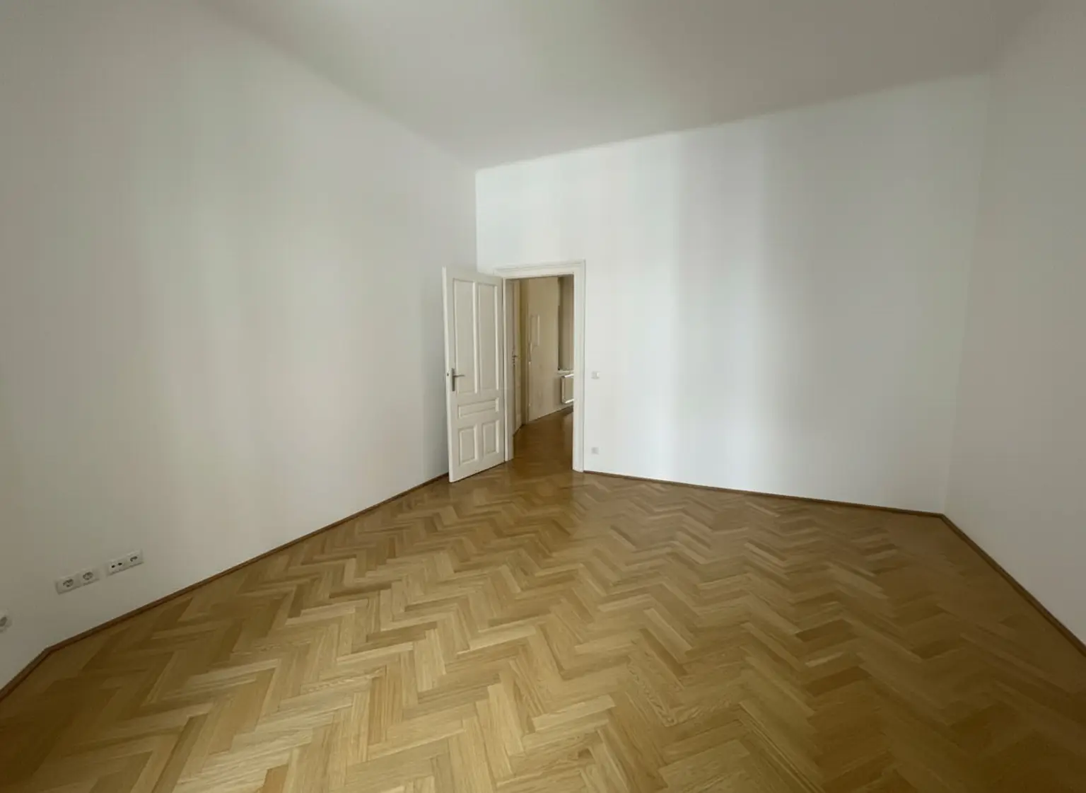 Top-Lage beim Stephansplatz: Ansprechende, charmante Altbauwohnung im stilvollen Haus