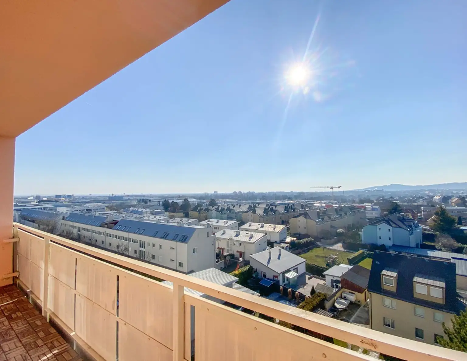 Charmante Loggiawohnung mit Fernblick und Top-Lage nahe der Shopping City Süd