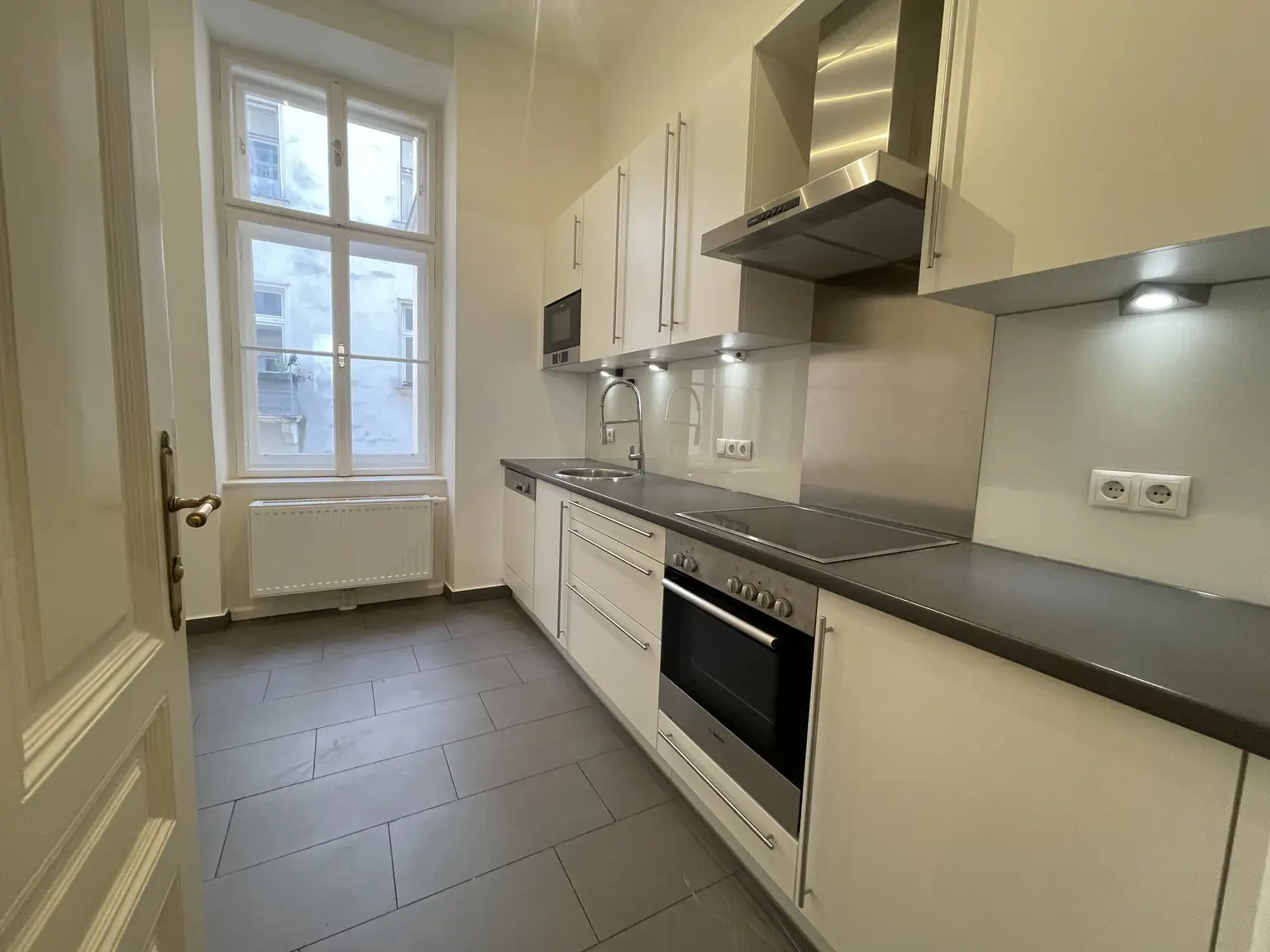 UNBEFRISTET: Traumhafte Altbauwohnung in prominenter Lage