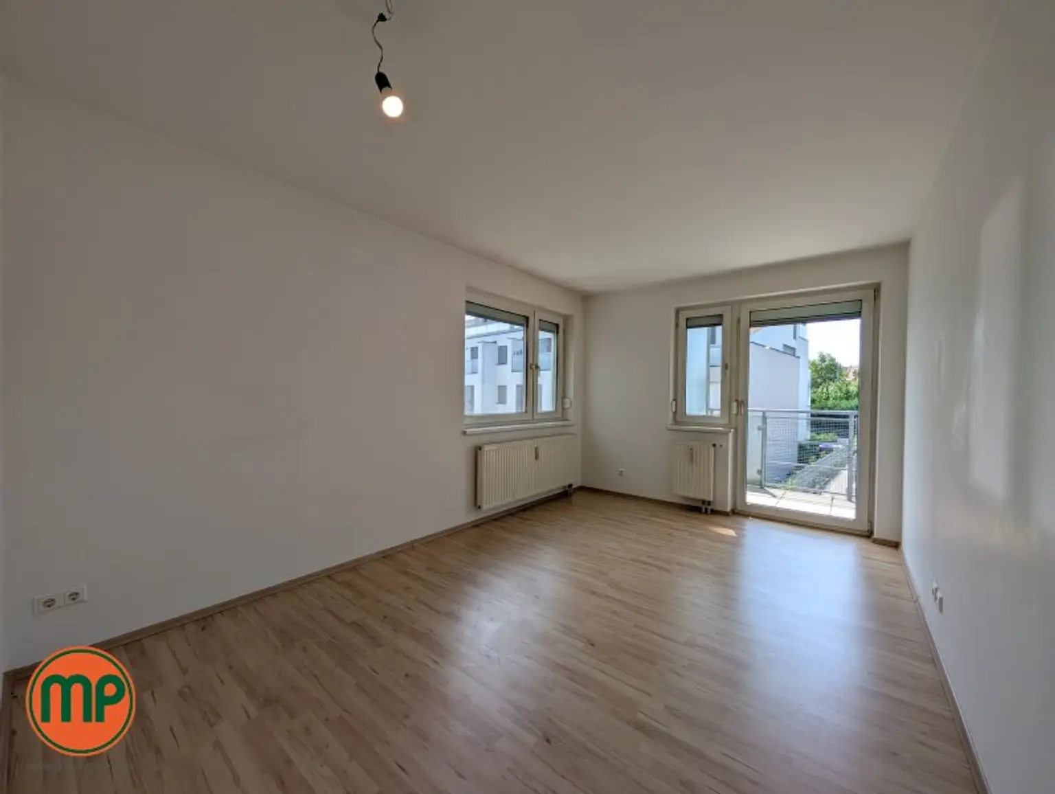 perfekte Raumaufteilung, riesiger Balkon und begehbarer Kleiderschrank sowie eine Garage