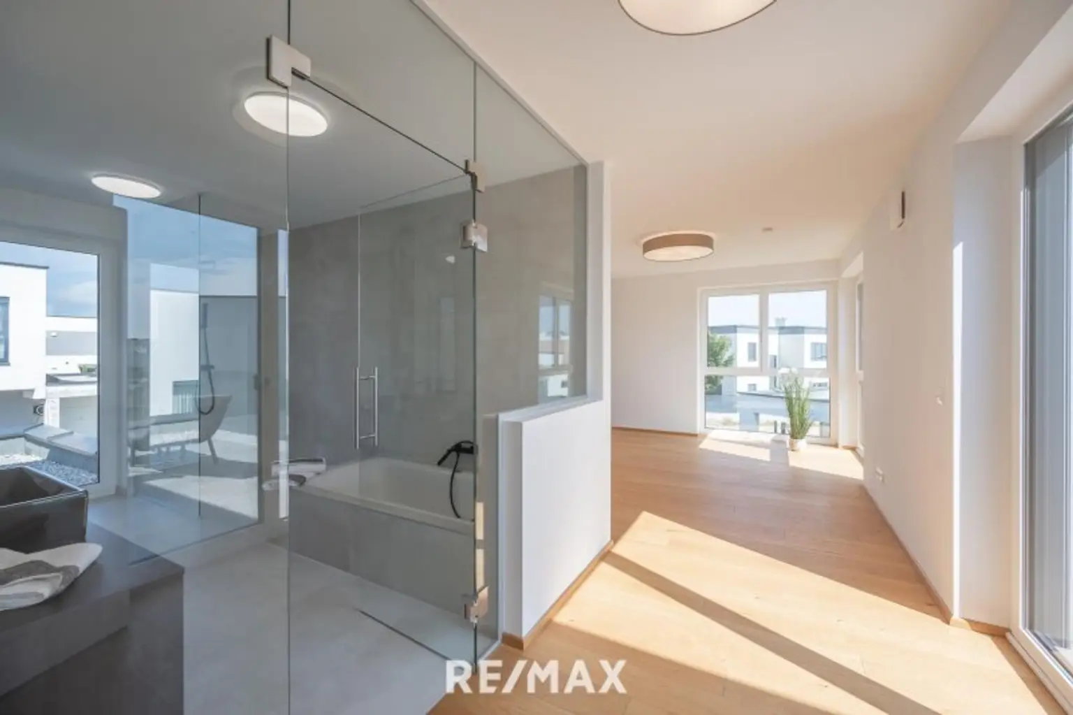 Leben pur! Exklusiv und natürlich zugleich. Im Sommer sonnen-,  im Winter eisbaden.