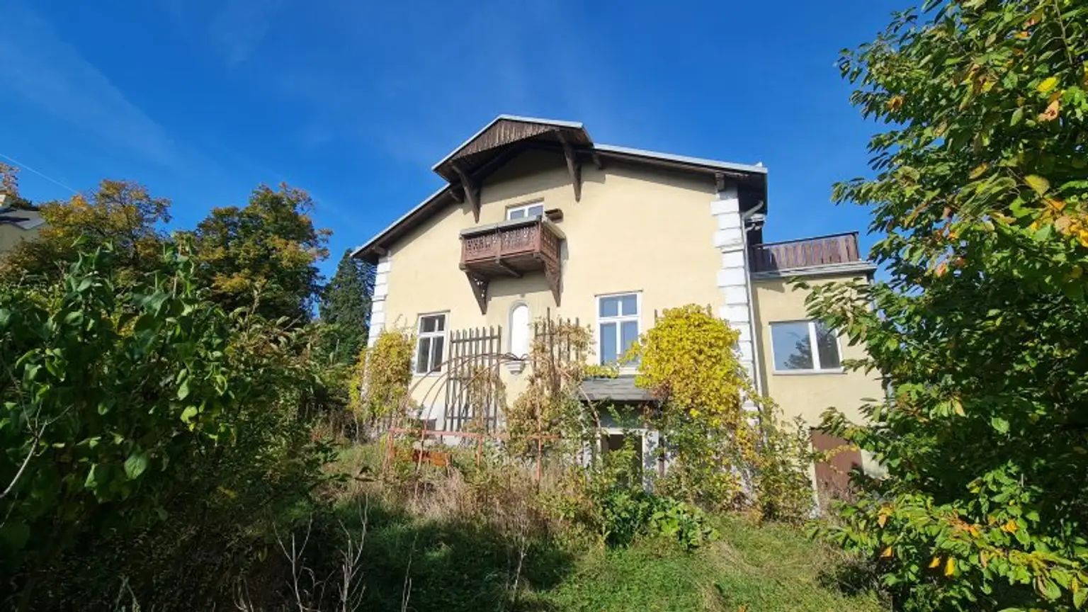 DORNBACH: Repräsentative Villa in Aussichtslage