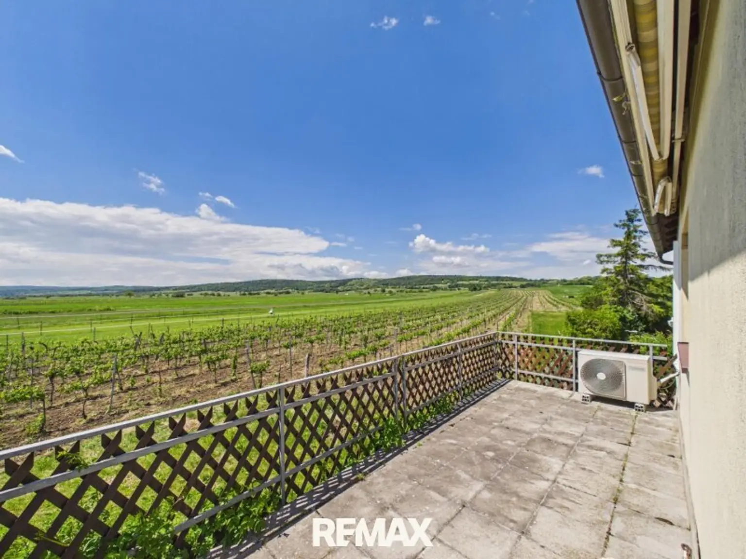 Haus mit Garten in Jois - Terrasse mit Fernblick
