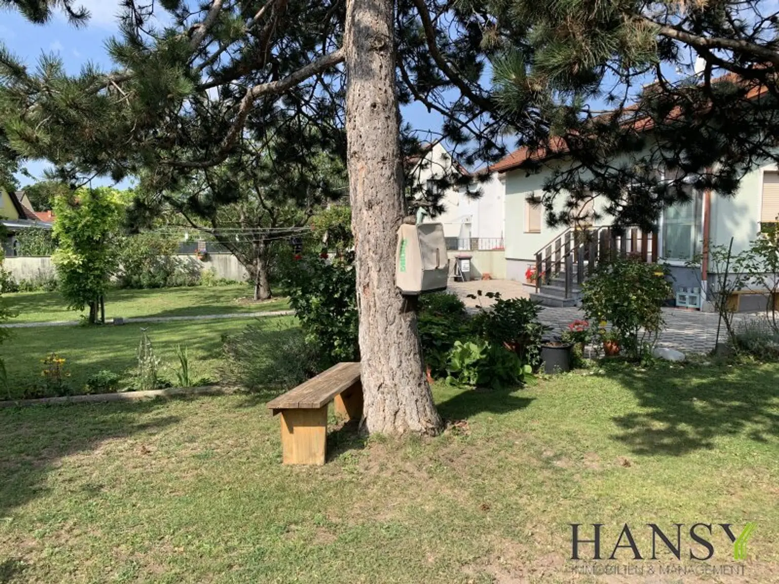 Großzügiges, bezugsfertiges Traumhaus mit Baugrund, Doppelgarage und Gartenidylle