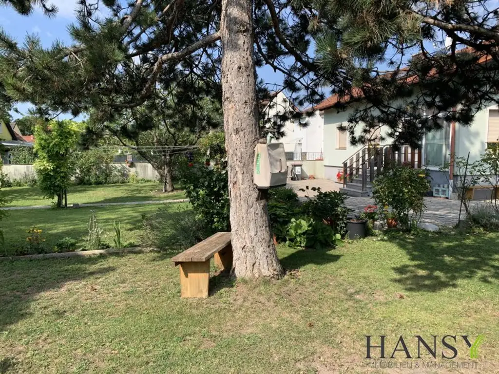 Großzügiges, bezugsfertiges Traumhaus mit Baugrund, Doppelgarage und Gartenidylle
