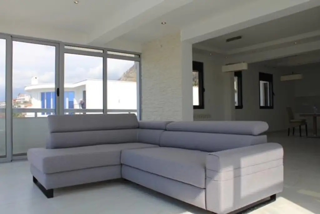 Großzügiges Penthouse mit herrlichem Meerblick in Toplage