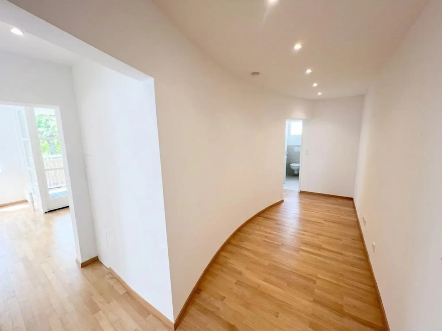 UNBEFRISTET: Moderne 2-Zimmer-Wohnung in Botschaftsviertel