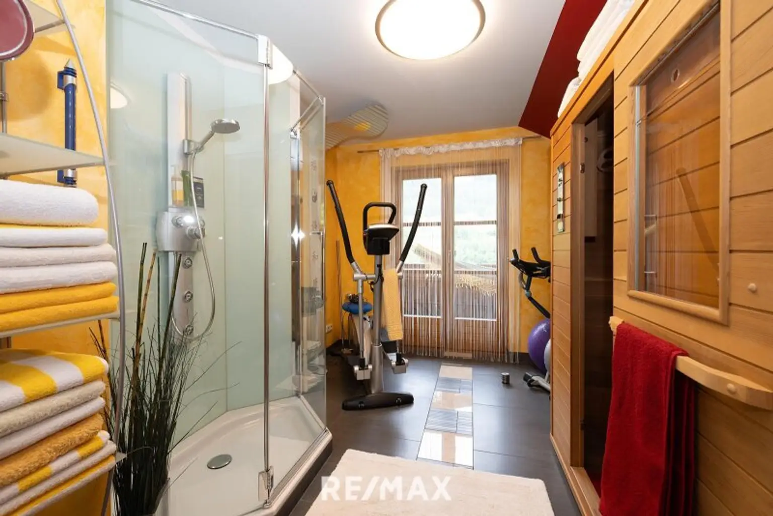 Infrarotkabine mit Dusche