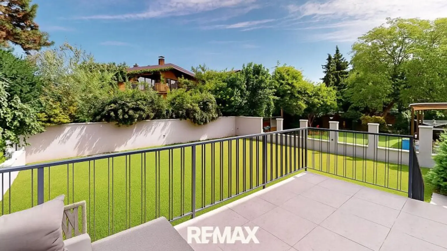 Terrasse mit Blick in den Garten