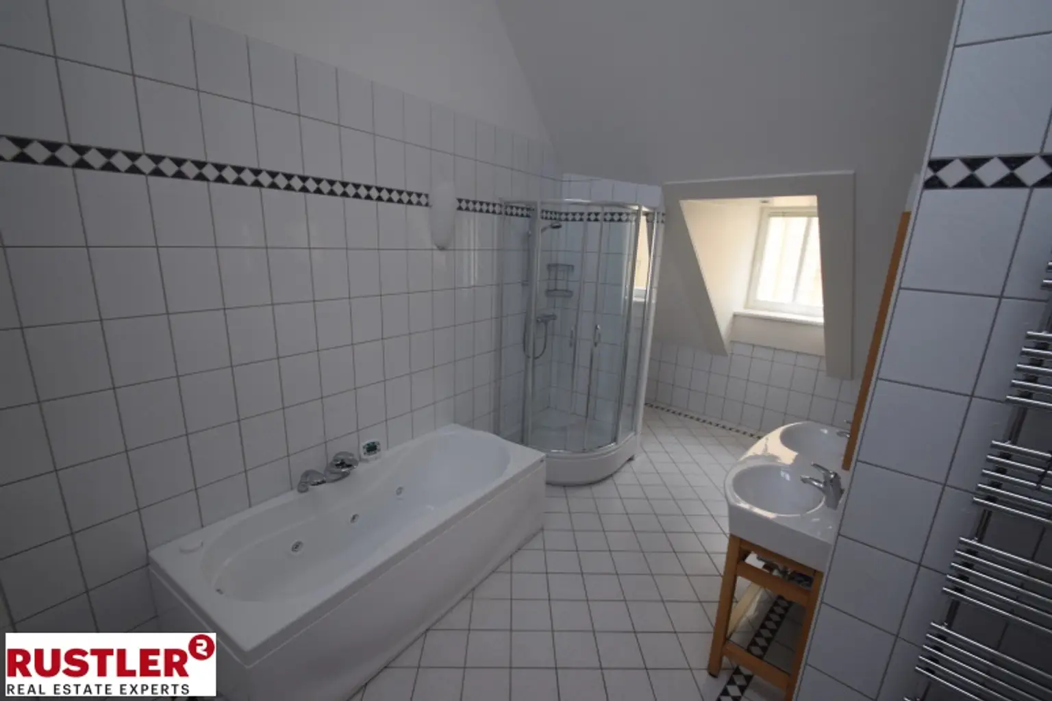 3_großes Badezimmer