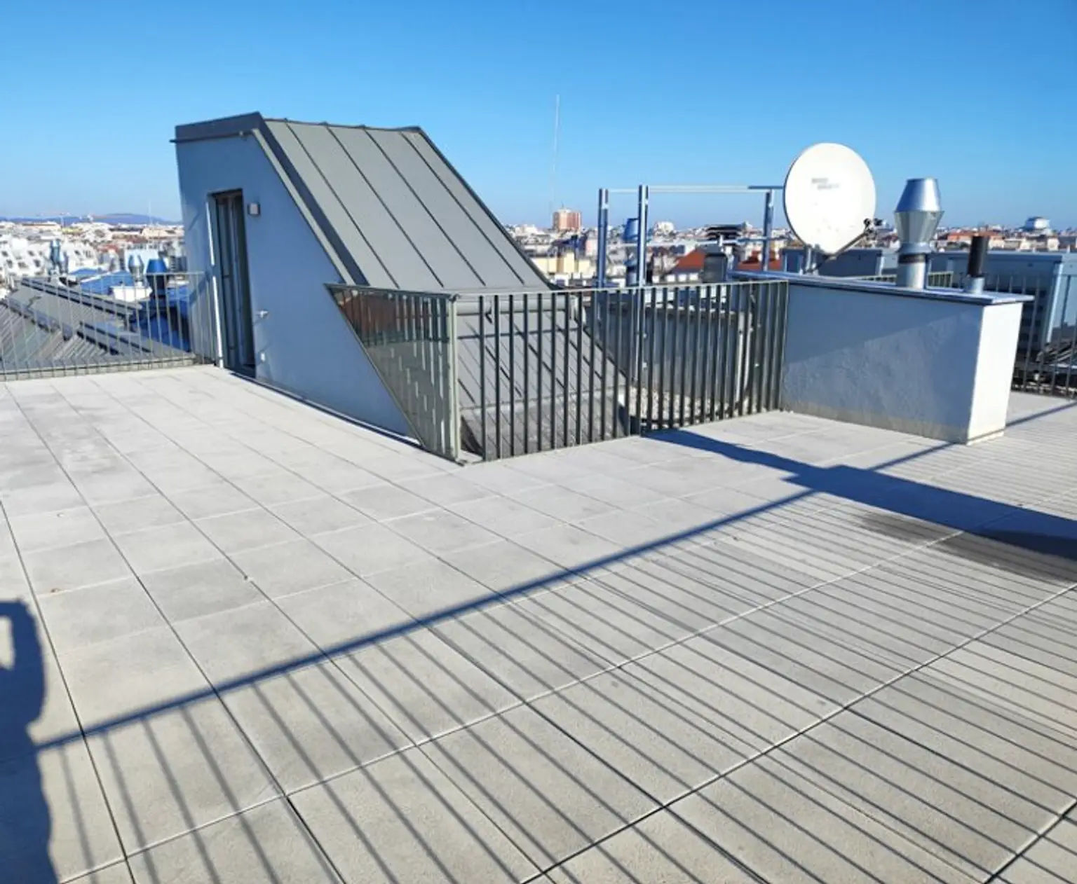 TERRASSENTRAUM! DG-Erstbezug mit Terrasse und Dachterrasse! Top80