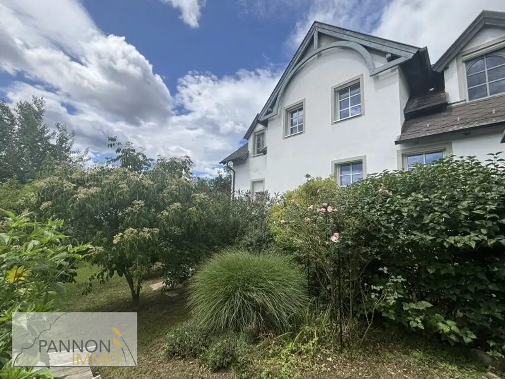 Luxus und Wohlbefinden - Traumvilla mit uneinsehbarem Garten in Grünlage