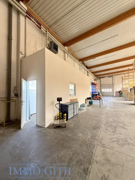 891 m² Lagerhalle in 1230 Wien (Talpagasse) zu mieten! – 2 Sektionaltore, U6 & Autobahn-Nähe, videoüberwacht