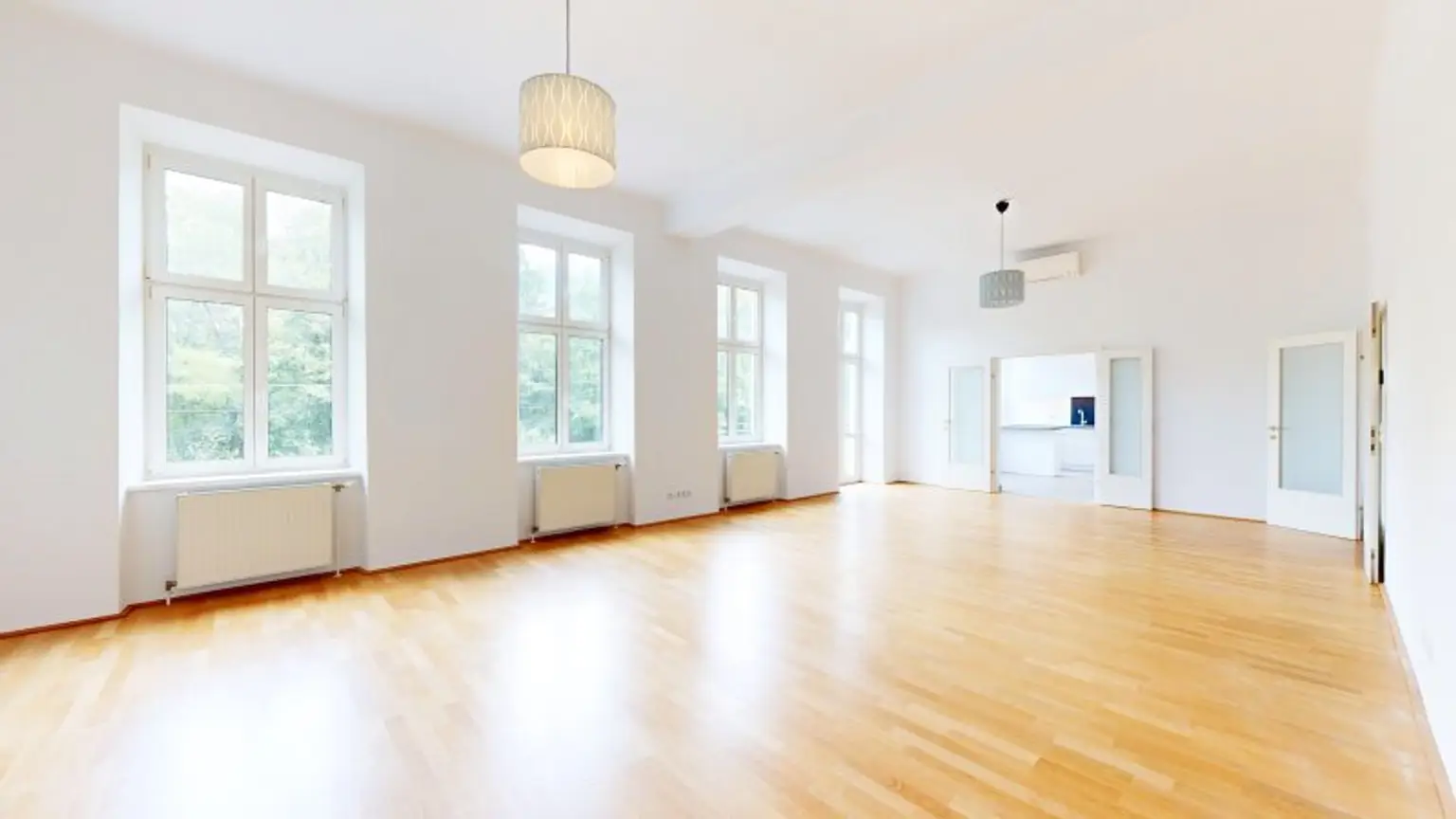 Große und klassisch schöne Altbau-Wohnung | 5 Zimmer | 2 Bäder | Lift | am Liechtensteinpark