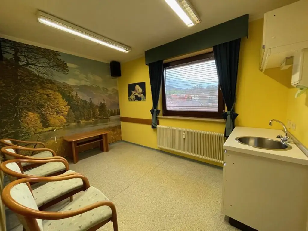 Günstig - Helles Büro oder auch Eigentumswohnung in Zentraler Lage!