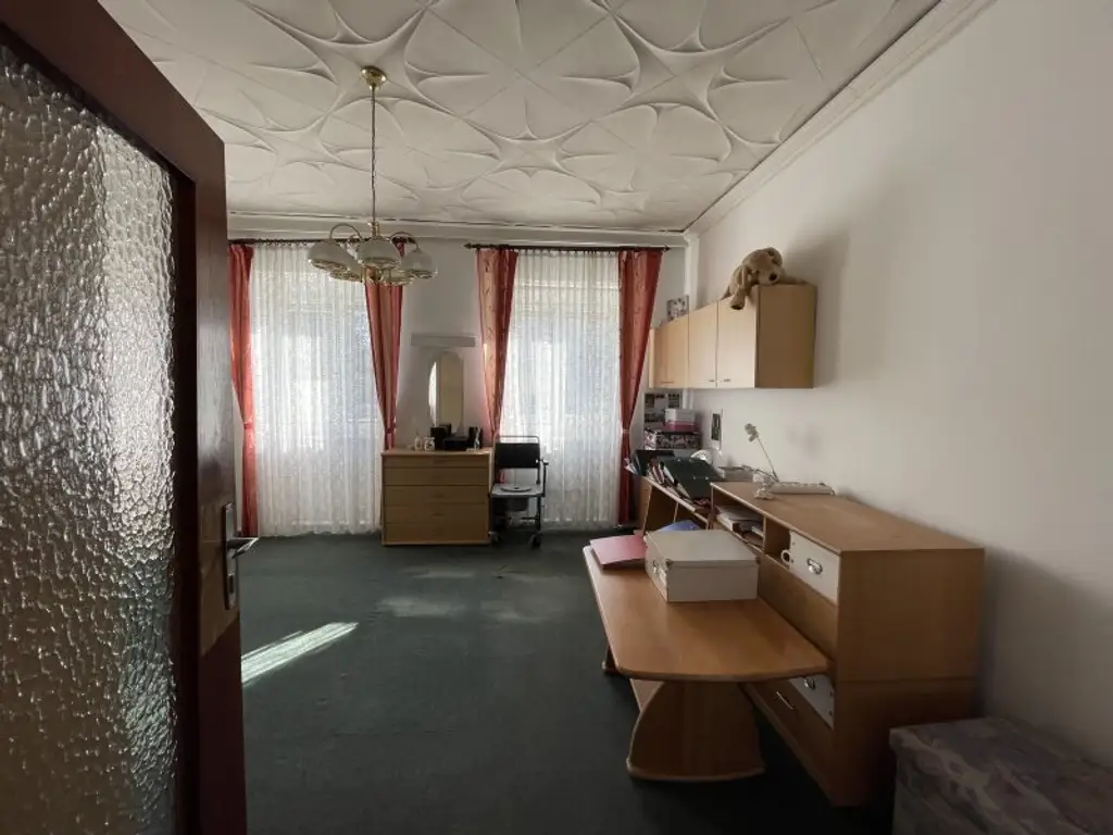 Häuschen mit Gemeinschaftsgarten, Keller und Schuppen