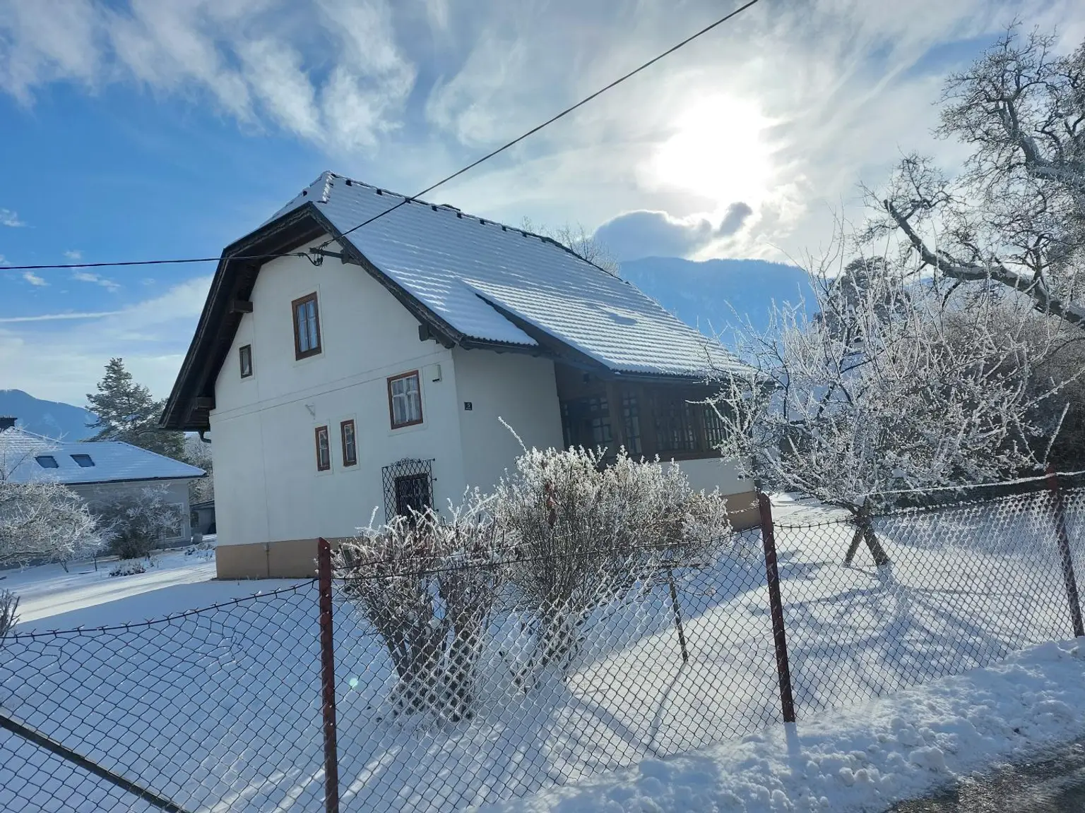 Hausansicht mit Wintergarten