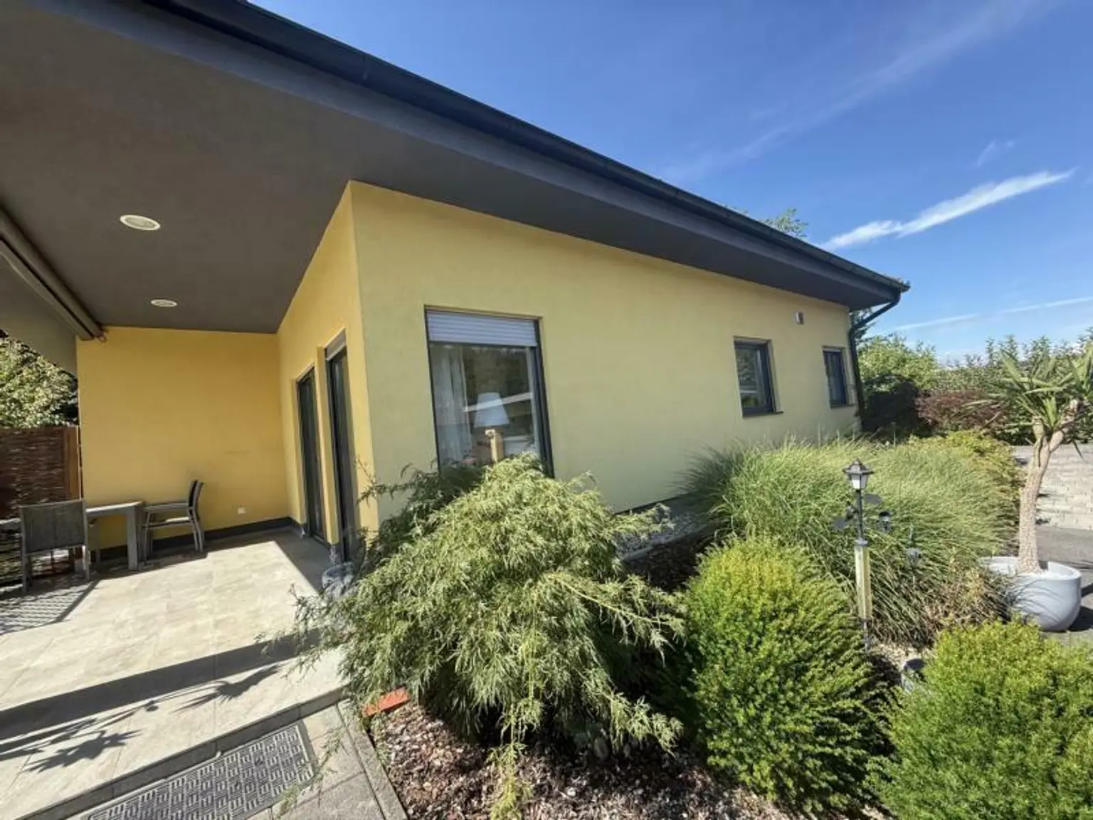 *** Eleganter und stilvoller Bungalow in begehrter Siedlungslage *** unmittelbare Nähe zur Stadt Feldbach ***