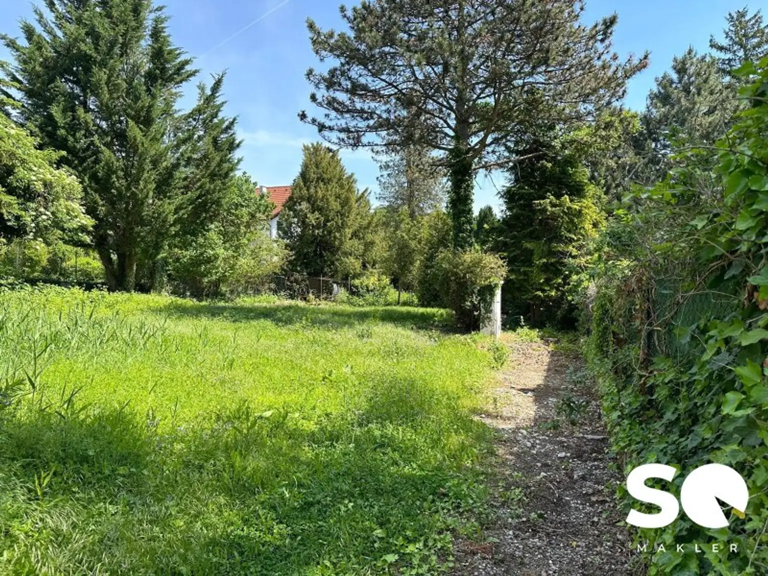 # SQ - UNBEBAUTES GRUNDSTÜCK MIT ca. 751 m² GRUNDFLÄCHE - IDEAL FÜR EIN EINFAMILIENHAUS