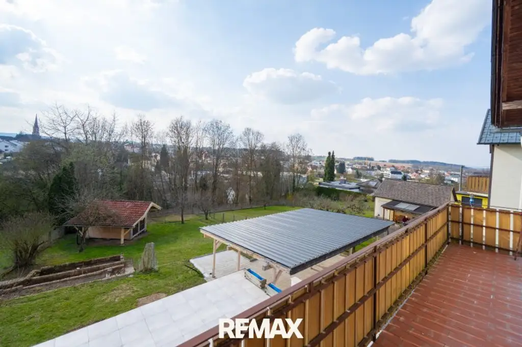 Voll unterkellertes Zweifamilienhaus mit Garten, Carport & Garage in sonniger Zentrumslage von Bad Hall!