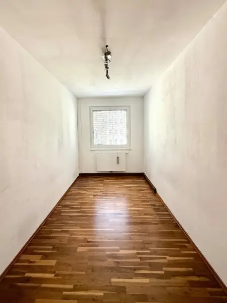 Sehr gut aufgeteilte 3 Zimmerwohnung mit separater Küche und KFZ-Stellplatz