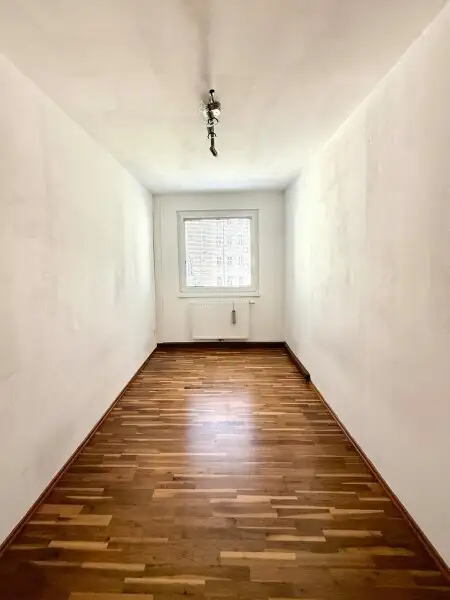Sehr gut aufgeteilte 3 Zimmerwohnung mit separater Küche und KFZ-Stellplatz