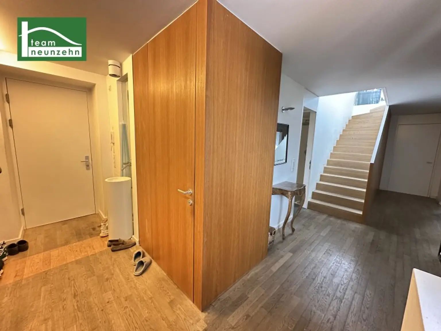 Stilvolle Dachgeschoss-Maisonette mit 3,5 Zimmern, riesiger Terrasse und WG-Eignung nahe U6 Nußdorfer Straße!