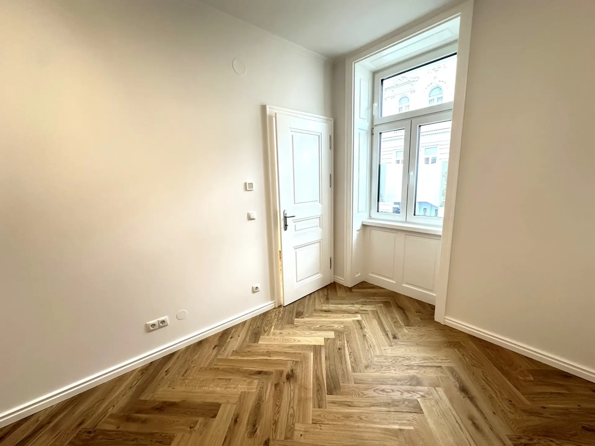 20250331_094359995_iOS