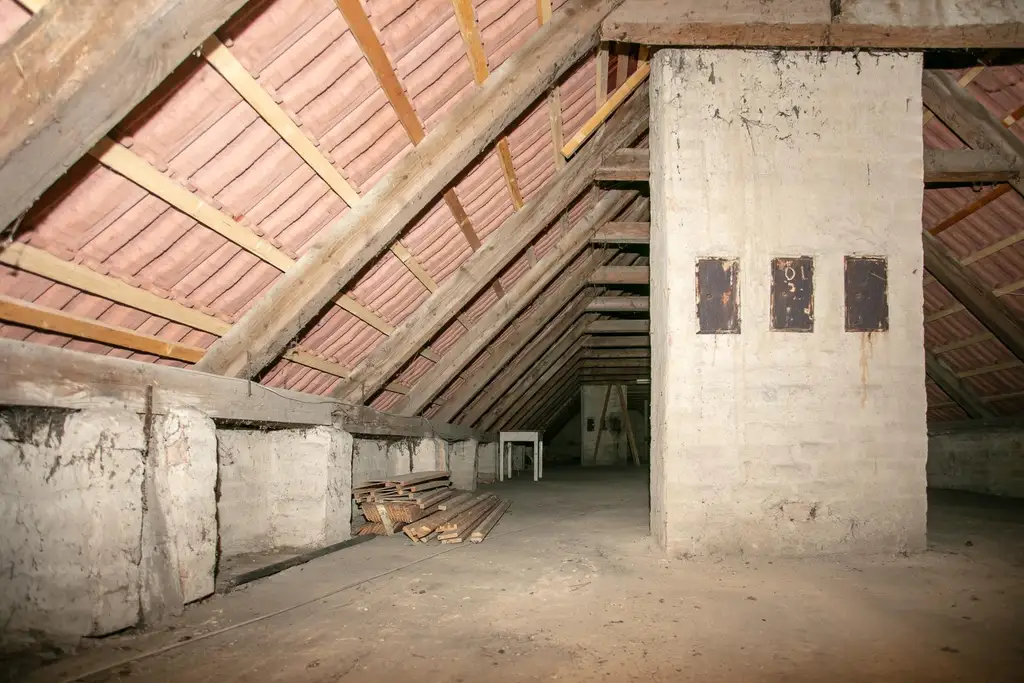 Kleines Haus mit uneinsehbaren Garten