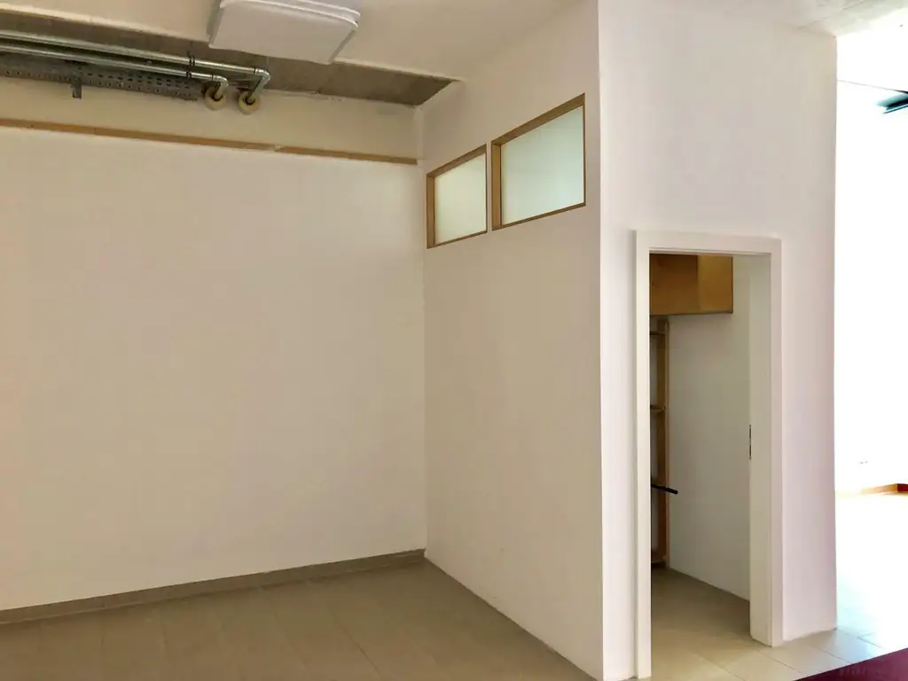 Sofortbezug: Portal-Geschäftslokal - Büro, barrierefrei - keine Gastronomie!
