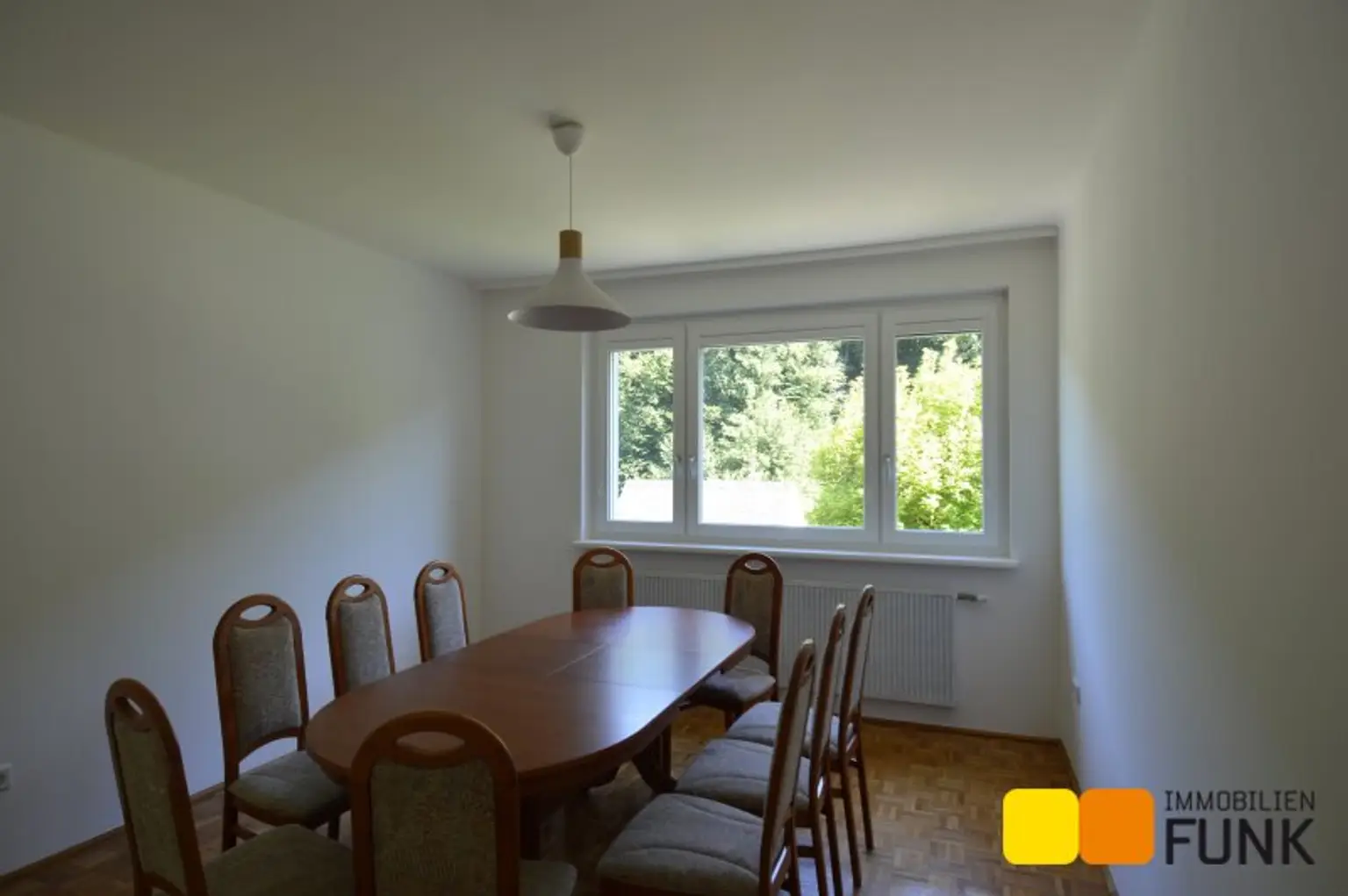 Großzügiges Haus mit Traumgarten