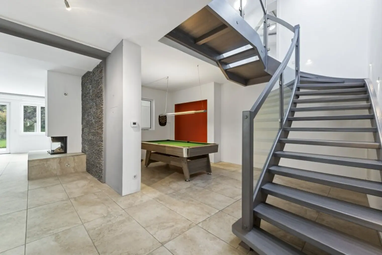 Exklusive Villa mit Nebengebäude in Gießhübl – Wohnen, Arbeiten & Wellness in Premiumlage