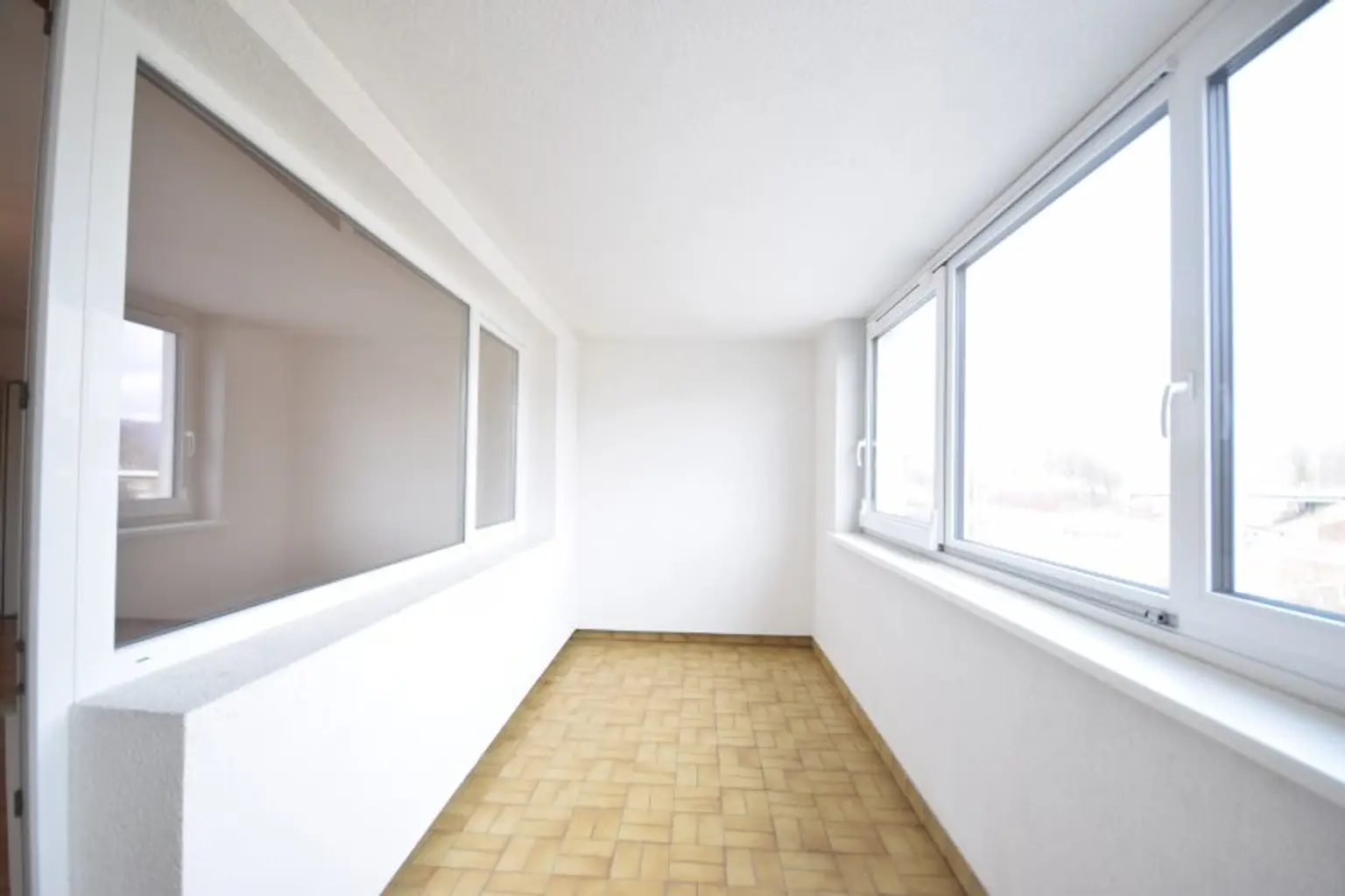 "BERGHEIM - Große helle 2,5 Zimmer Wohnung mit Loggia nähe Lokalbahnhaltestelle"