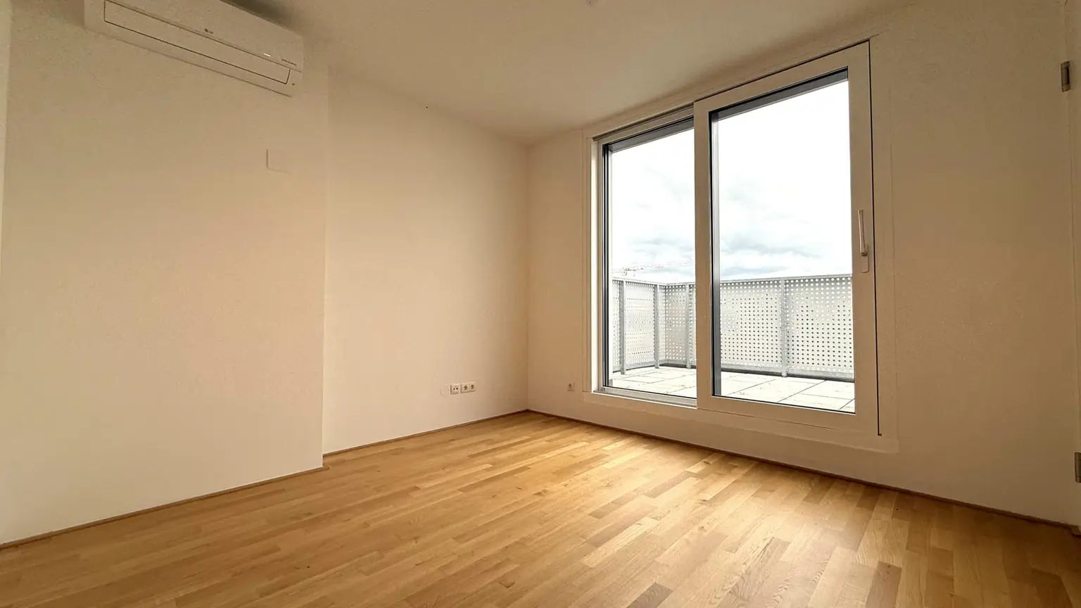 HIGH-LEVEL-PENTHOUSE mit POOL am Dach und DIREKTLIFT!!! 140m² TERRASSENFLÄCHE!!!