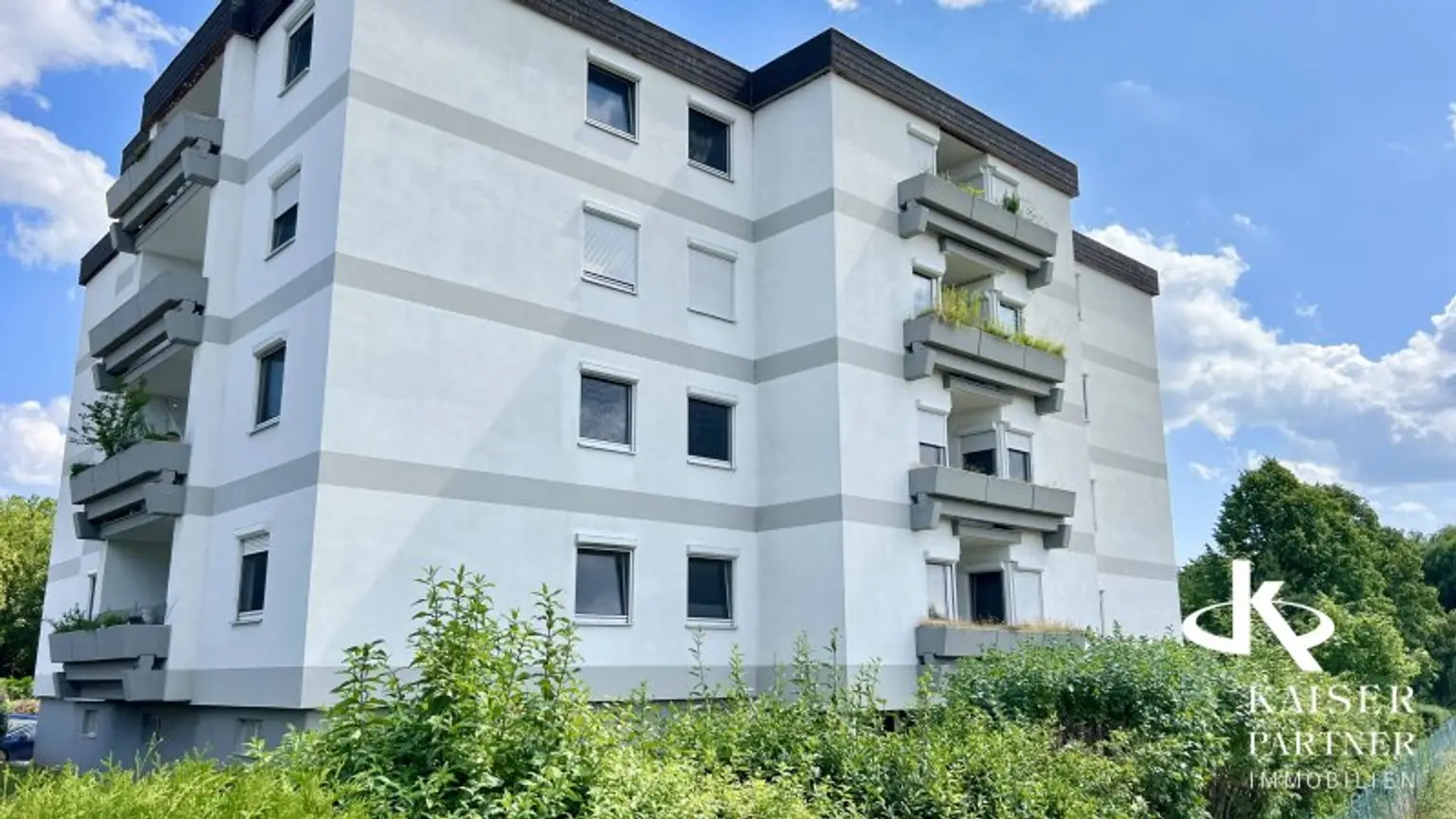 HELLE 3-ZIMMERWOHNUNG MIT LOGGIA IN GRÜNOASE!