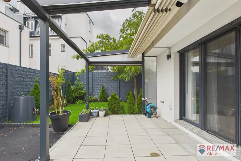 Modernes Reihenhaus mit Dachterrasse, Garten & PV-Anlage