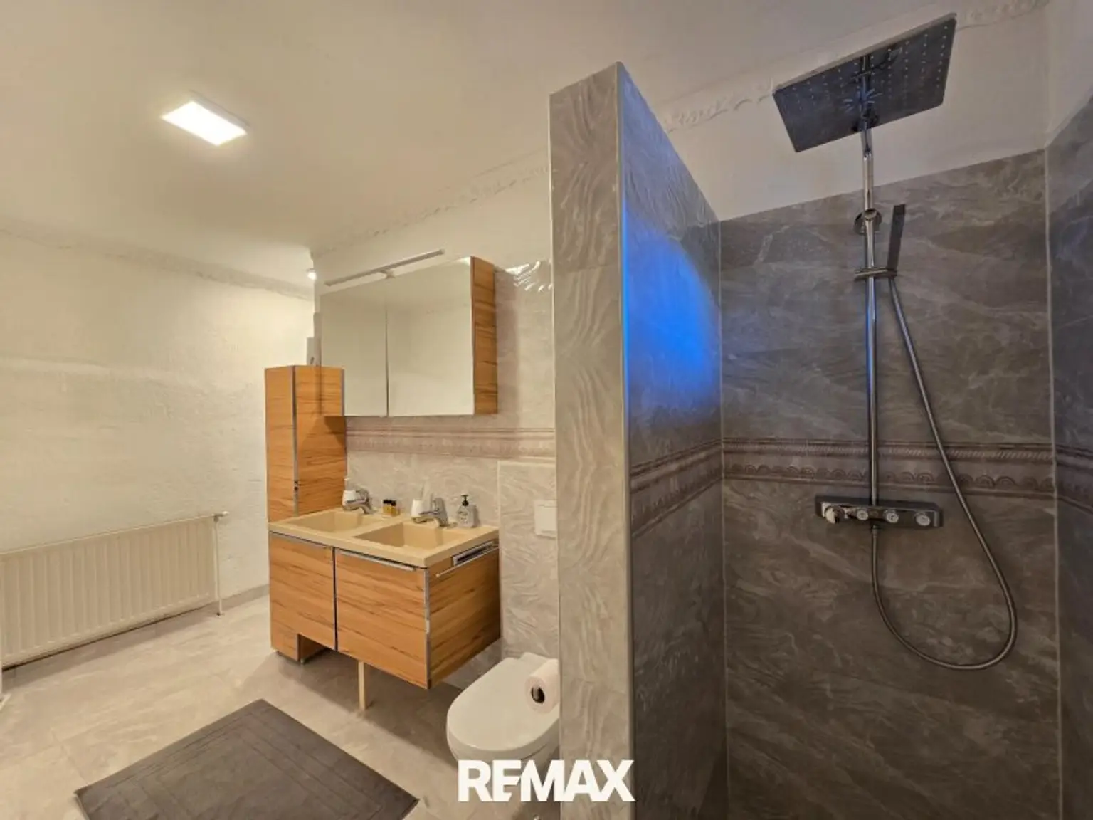 Badezimmer 2 mit Dusche und WC