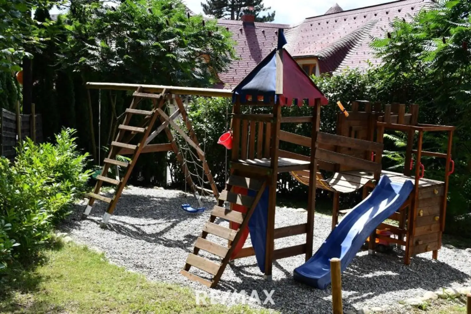 28 Spielplatz