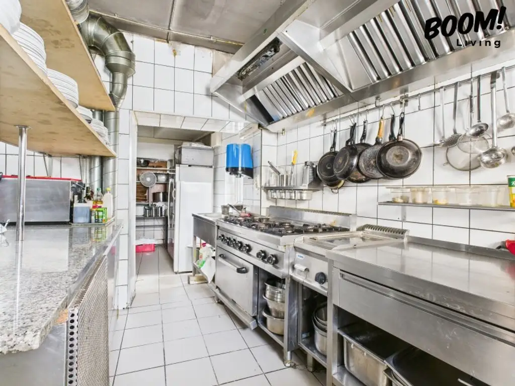 Attraktives Geschäftslokal in 1110 Wien: 1337m², Garten & Kleinhaus für 4.100€/Monat!