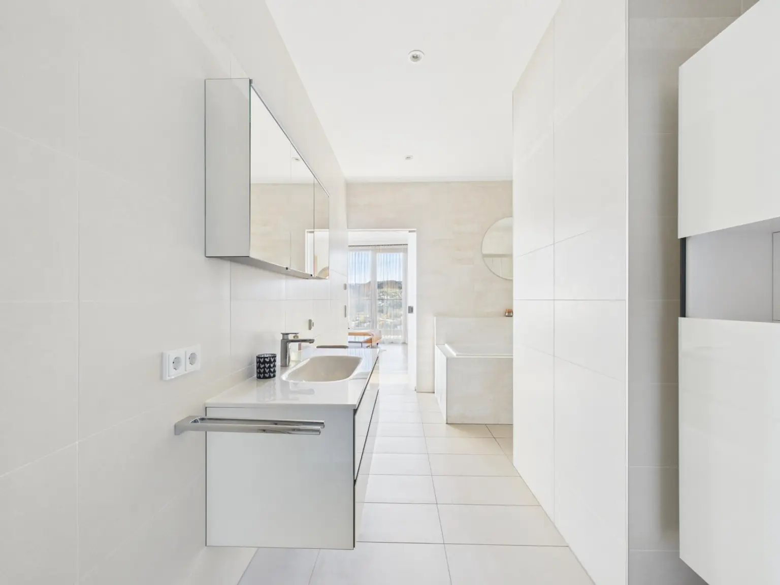 LINZ/URFAHR (BRUCKNER TOWER): EINE PERFEKTE WOHNKOMPOSITION-EIGENTUMSWOHNUNG 129,09 m² Wohnfläche + 64,15 m² Balkon + Tiefgaragenstellplätze