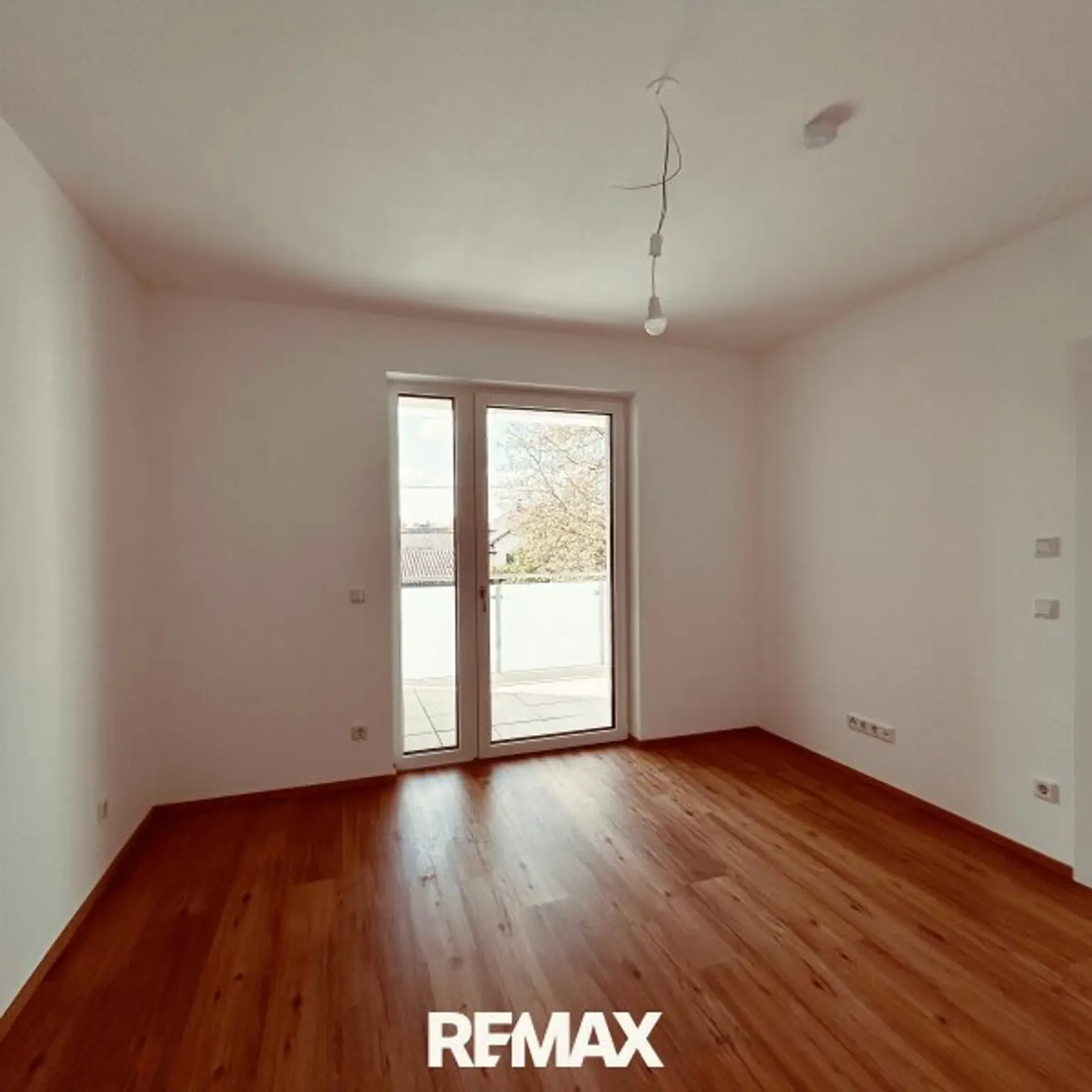 Zimmer 2 mit direktem Zugang zum Balkon
