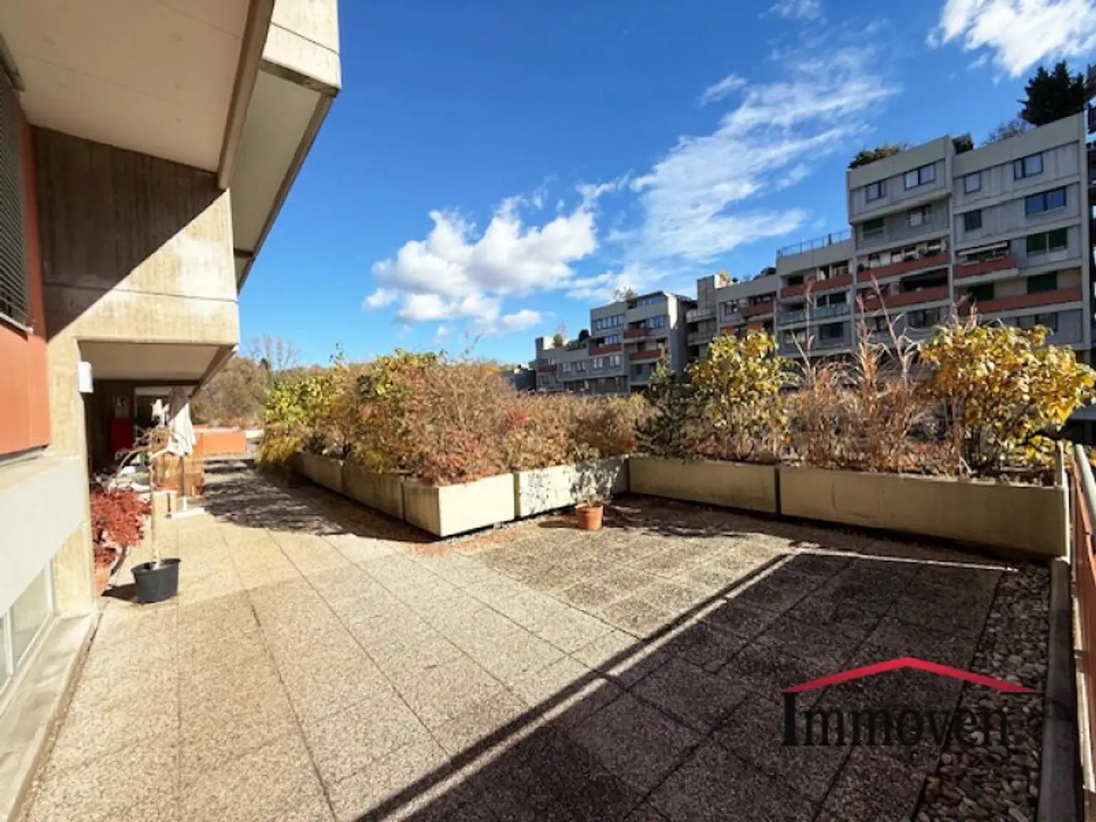 International bekannte Ikone der Wohnbauarchitektur - Wohnen in der Grazer-St. Peter Terrassenhaussiedlung! 4-Zimmerwohnung mit Garage!