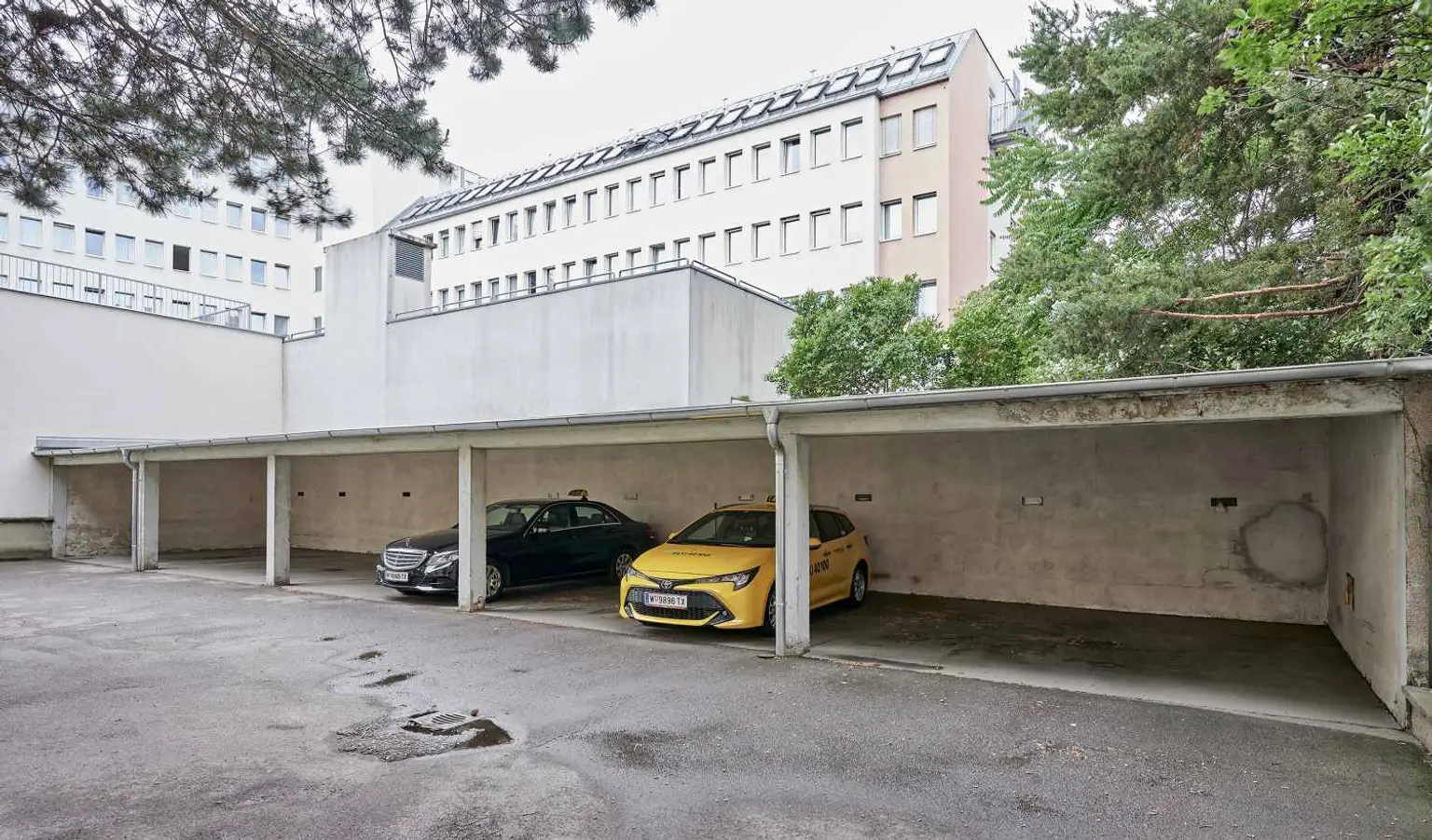 Überdachter Stellplatz im Innenhof – jetzt sichern!