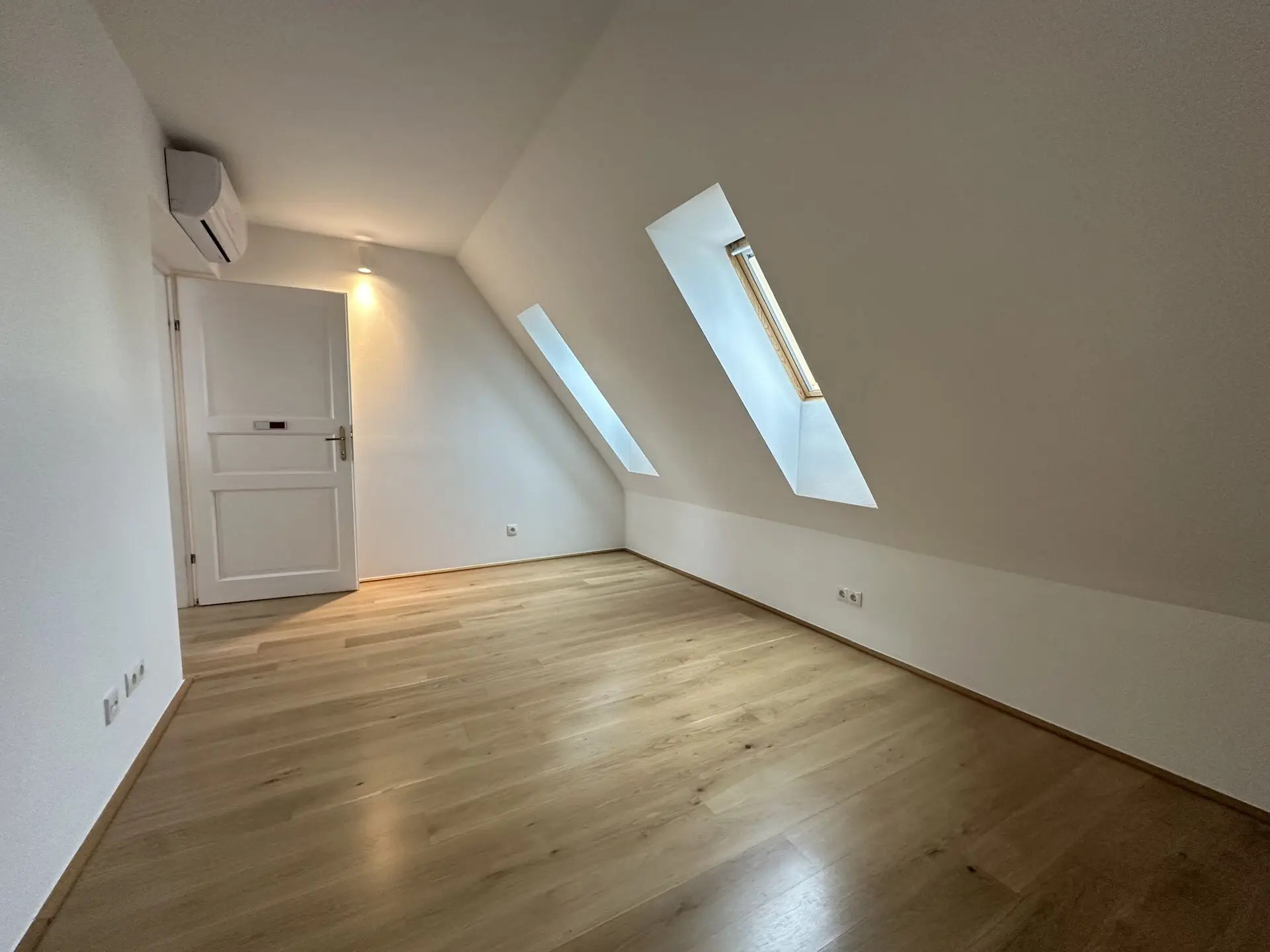 20251211_125010984_iOS