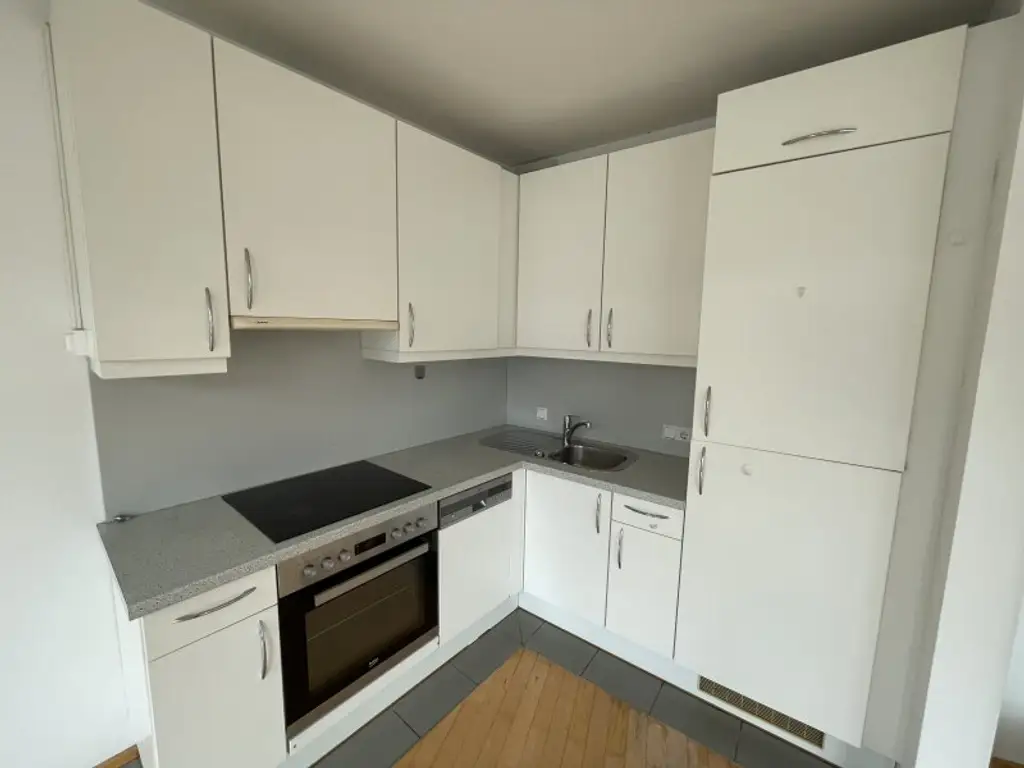 MODERNE 3-ZIMMER-WOHNUNG BEIM KARLSPLATZ - RUHELAGE!