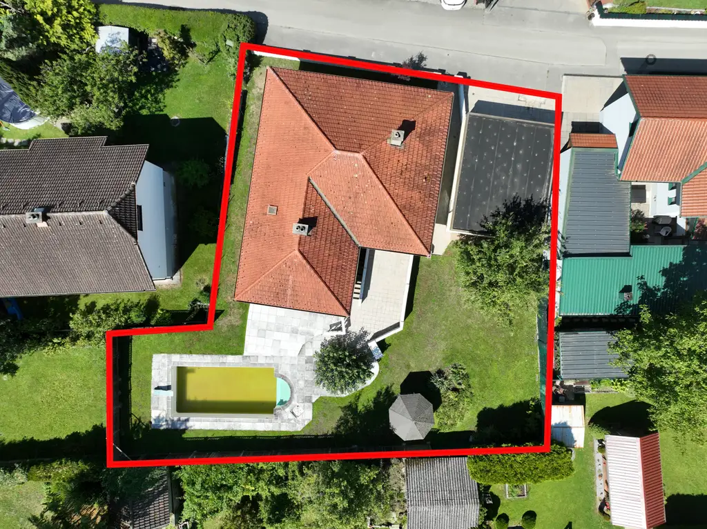 Netter Bungalow mit Garten und Pool