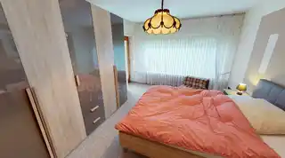 Großes Schlafzimmer